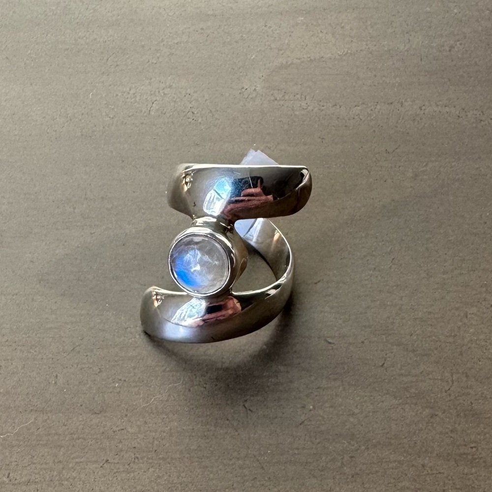 Lustrous Silver Moonstone Ring - Picture 5 of 10